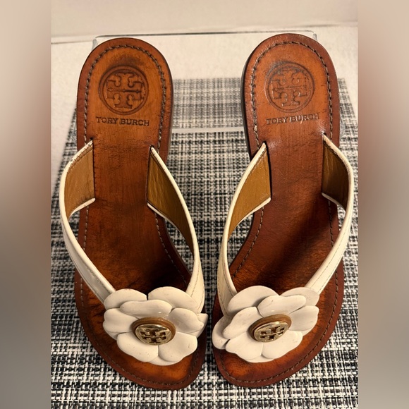 Tory Burch Floral Logo Sandals | Size 7.5 | Leather Thong Sandals | Boho Chic - Picture 5 of 9